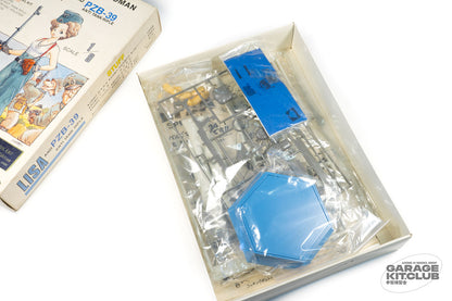 Akira Toriyama's German Infantry Woman Lisa Plastic Kit Hikari Limited Edition