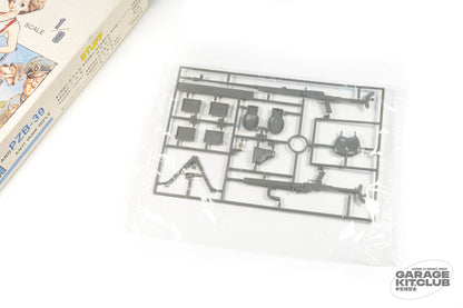 Akira Toriyama's German Infantry Woman Lisa Plastic Kit Hikari Limited Edition